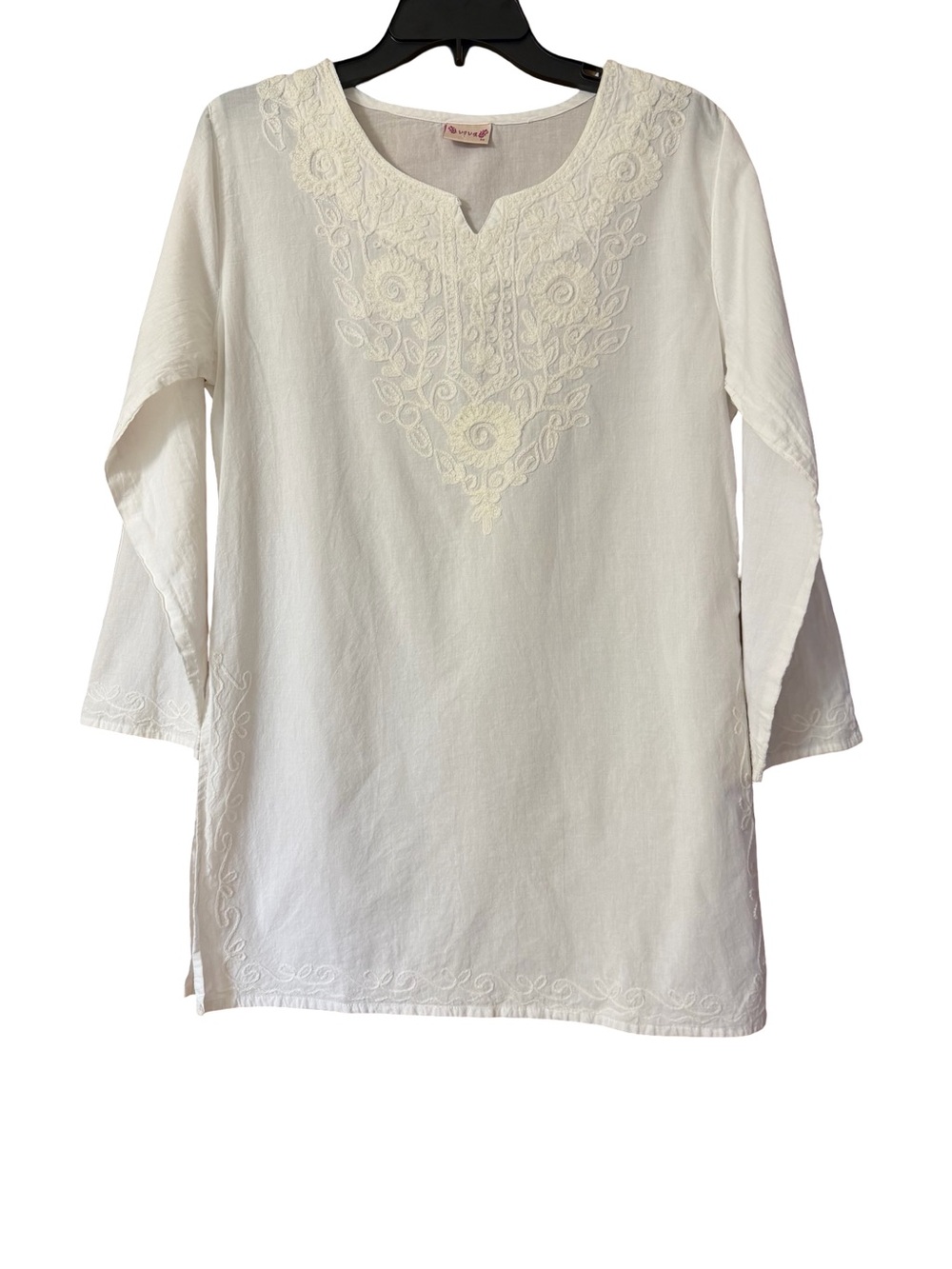 Women's Embroidered White Kurta Tunic by Viva